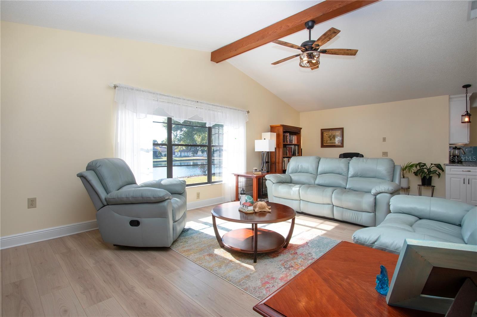 2016 E VIEW DR — photo 38