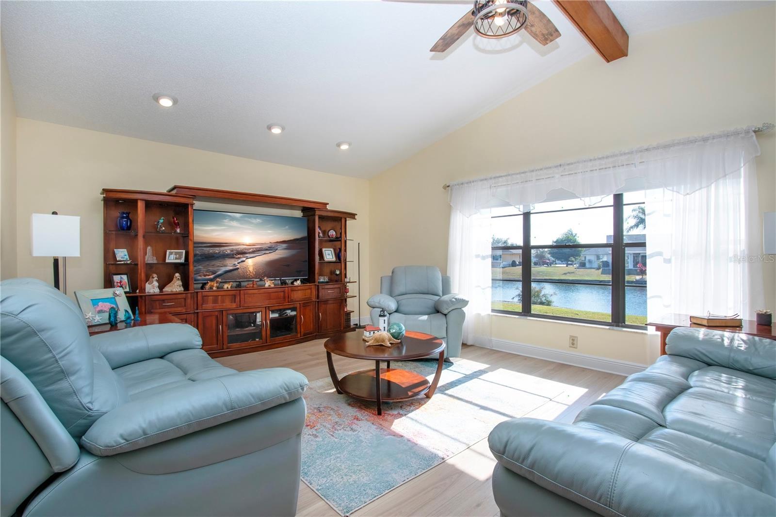 2016 E VIEW DR — photo 37
