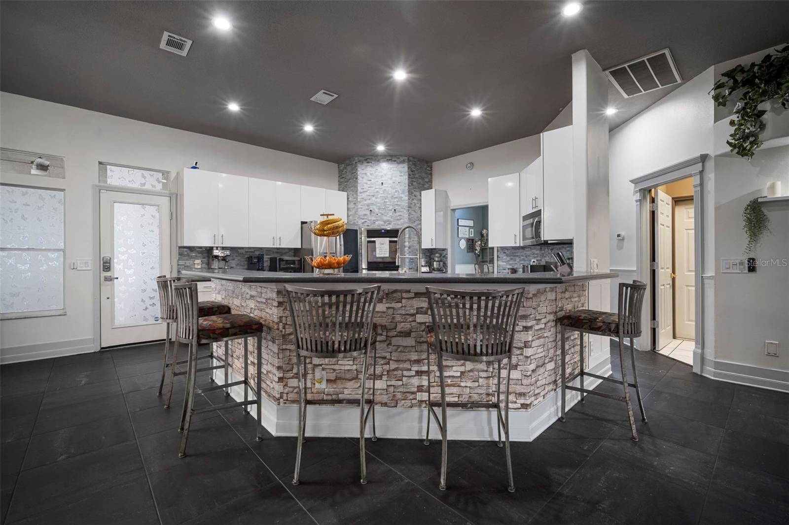 424 SUMMIT CHASE DR — photo 17