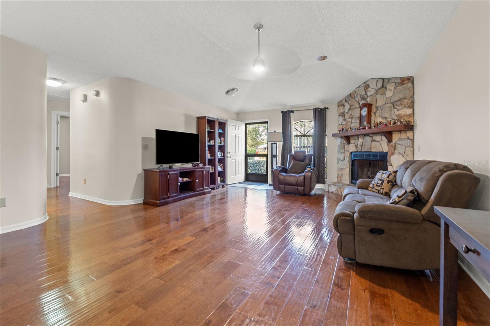 23315 CLUB VILLAS DR — photo 2