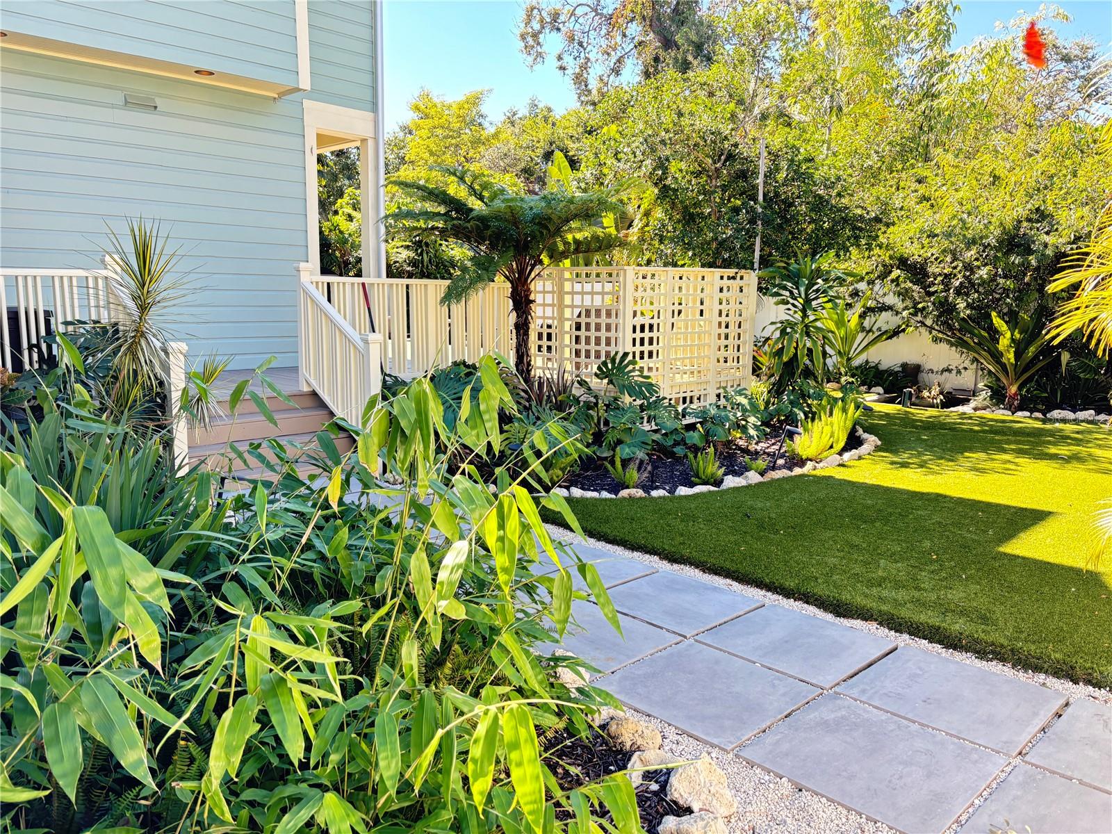 324 JULIA PL — photo 11