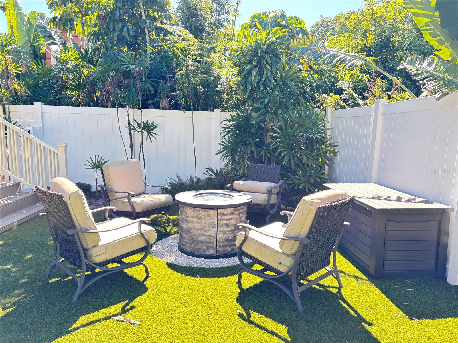 324 JULIA PL — photo 9