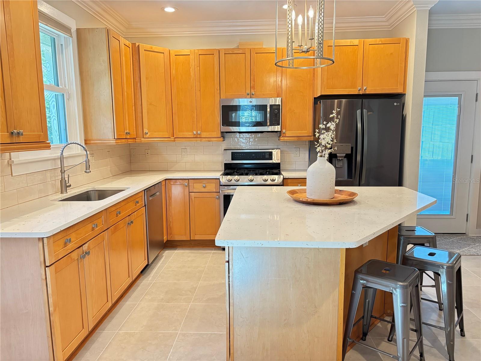 324 JULIA PL — photo 17