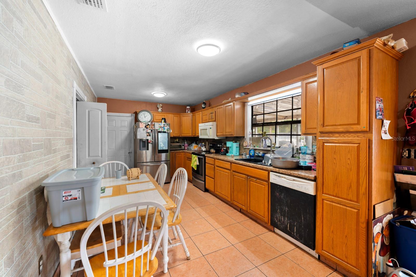 6807 N HIMES AVE — photo 7