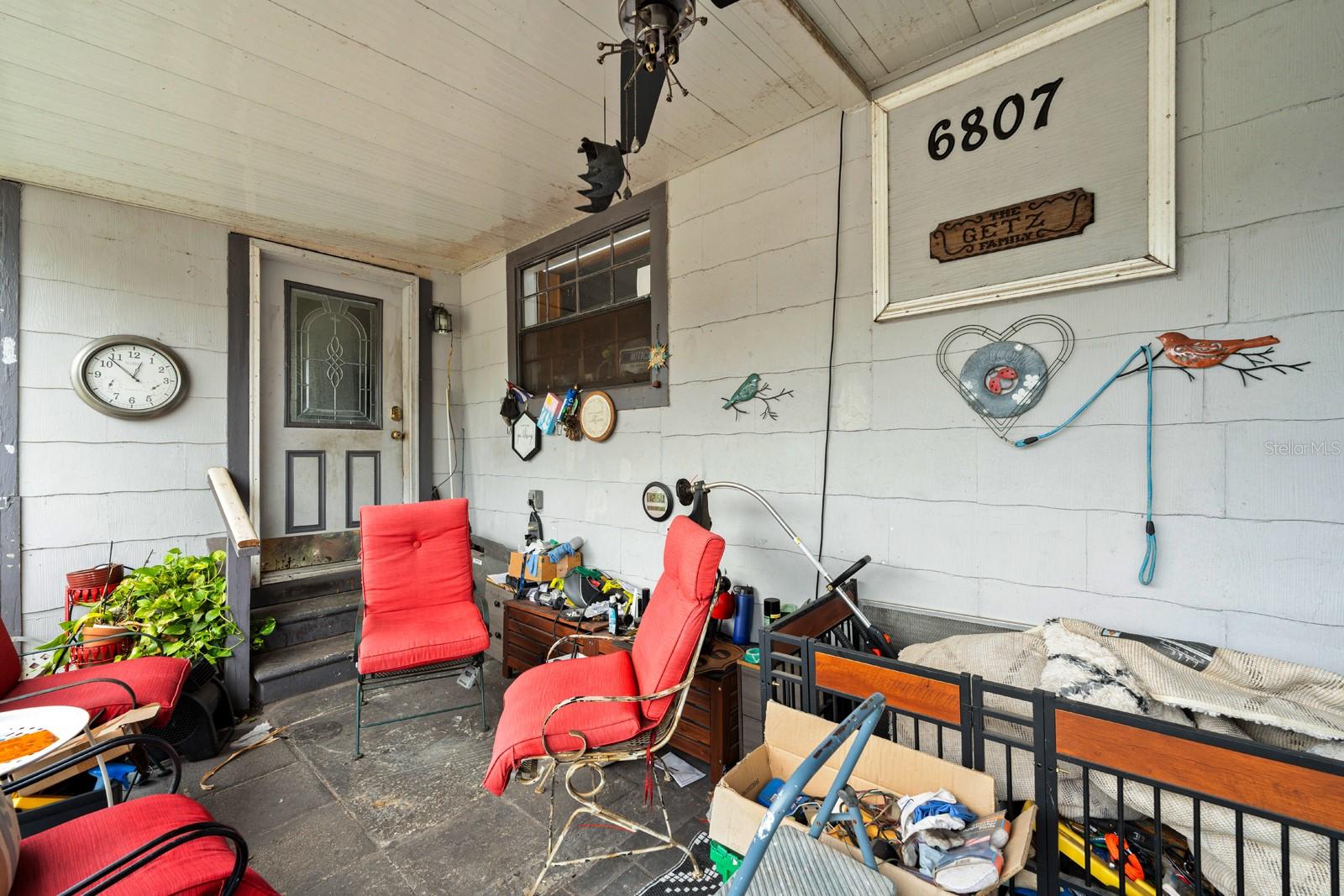 6807 N HIMES AVE — photo 2