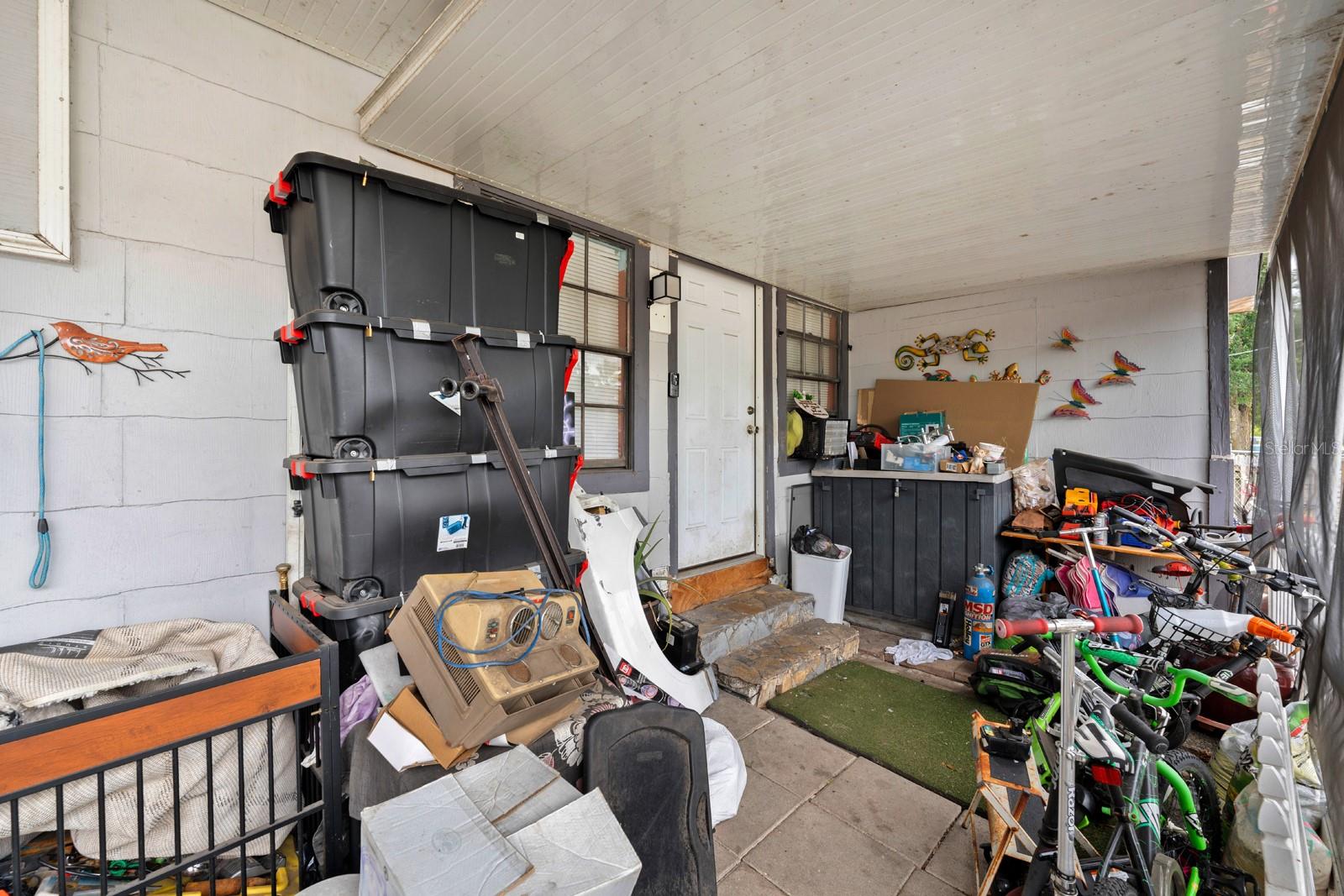 6807 N HIMES AVE — photo 3