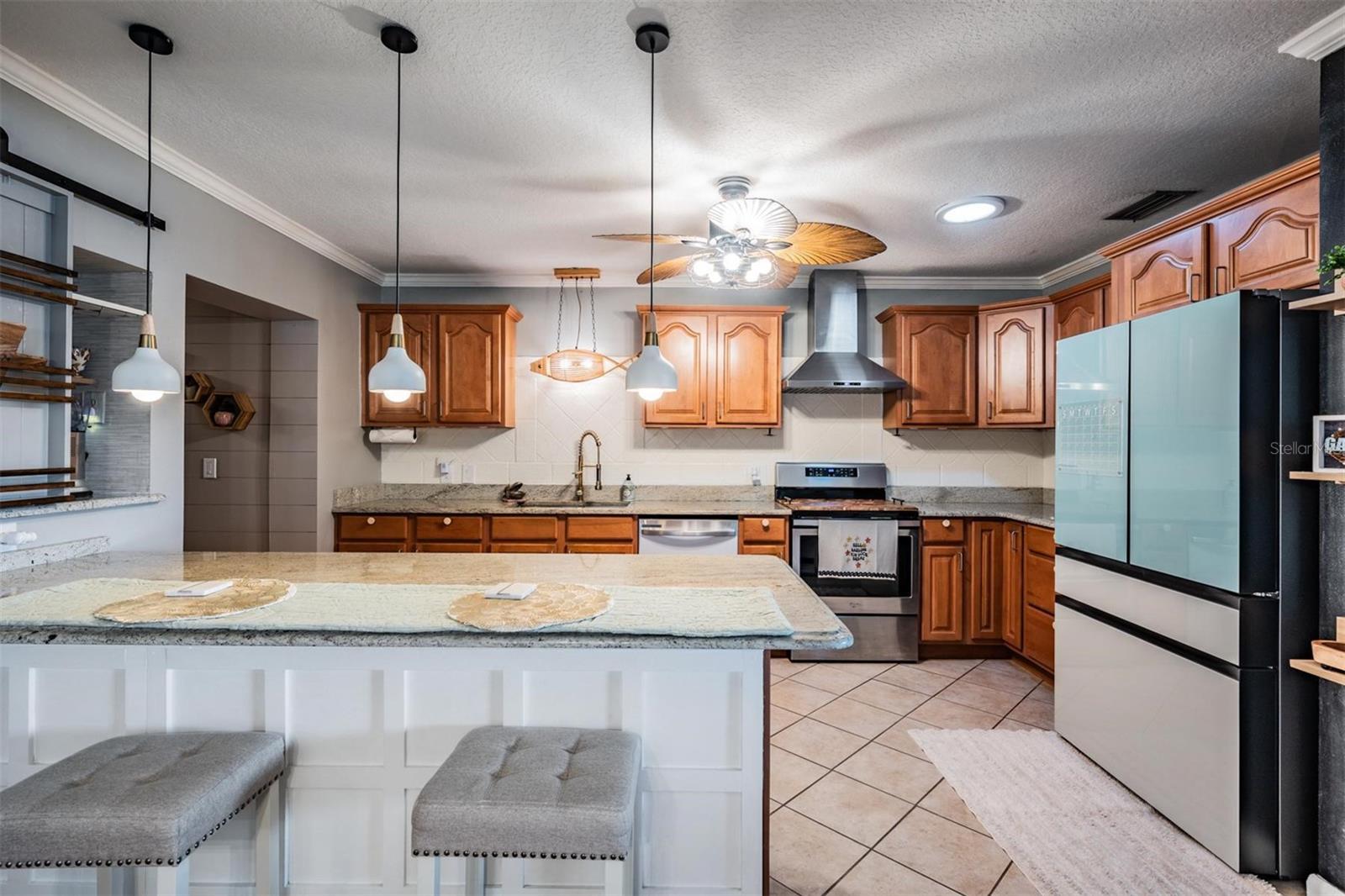 302 WHITCOMB BLVD — photo 11