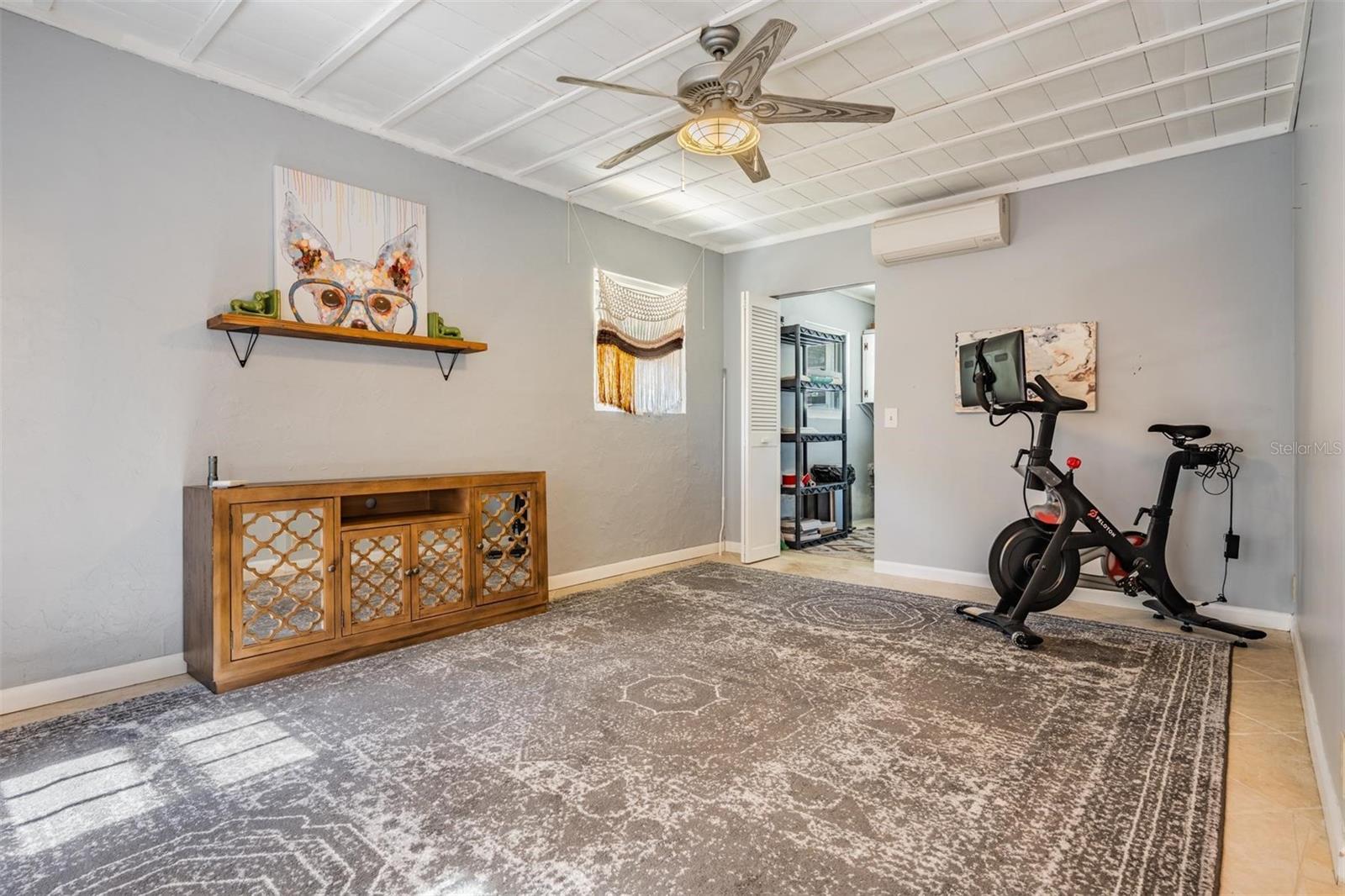 302 WHITCOMB BLVD — photo 31