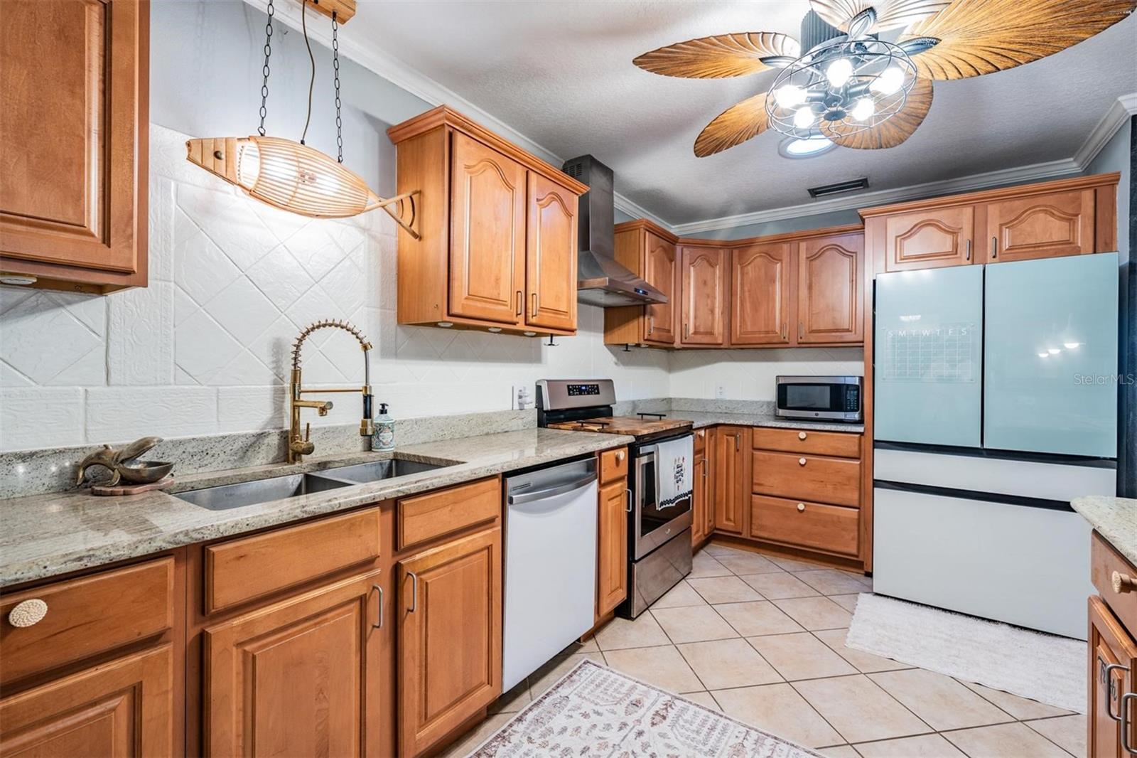 302 WHITCOMB BLVD — photo 10