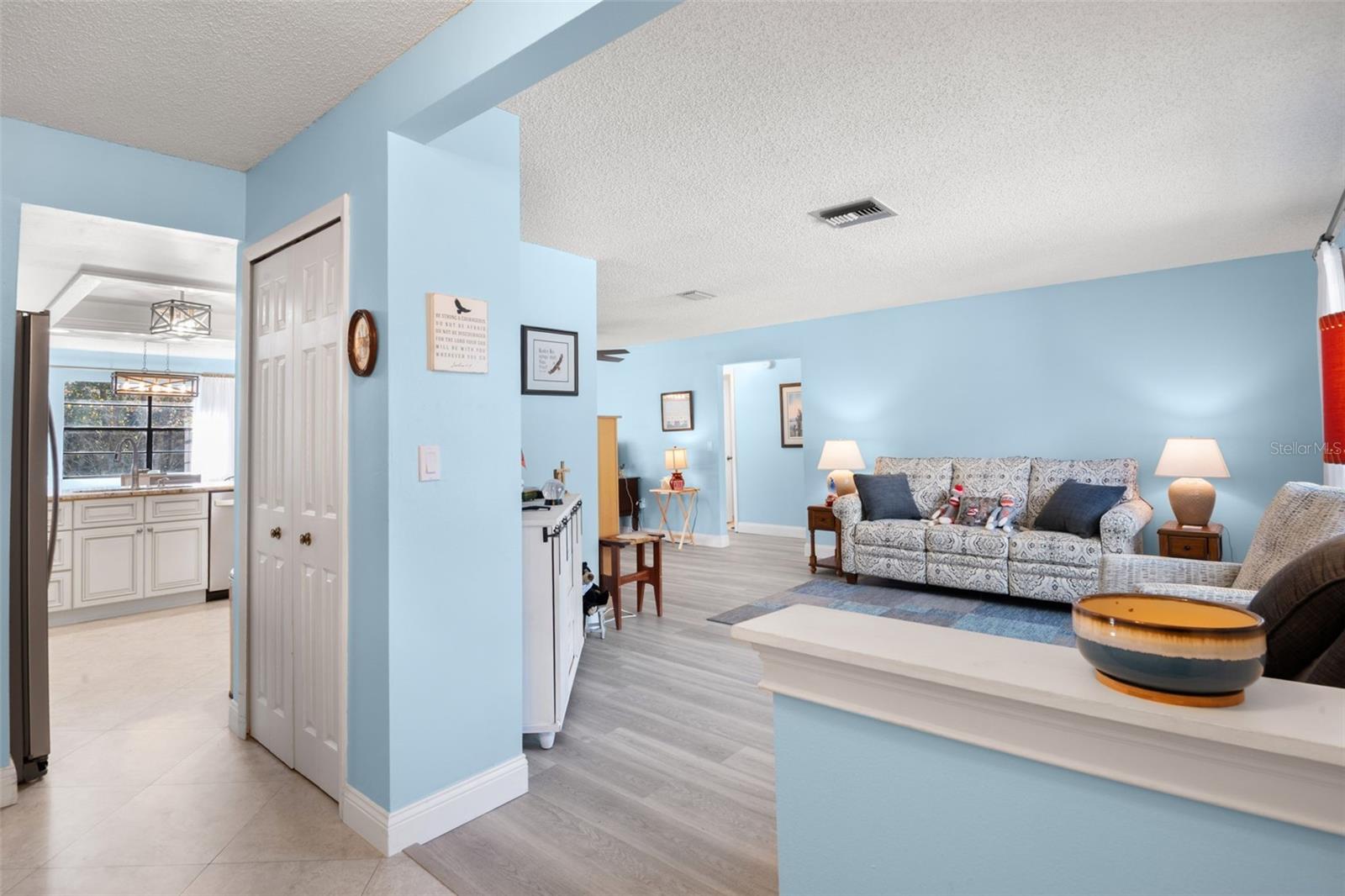 110 MEADOWCROSS DR — photo 11