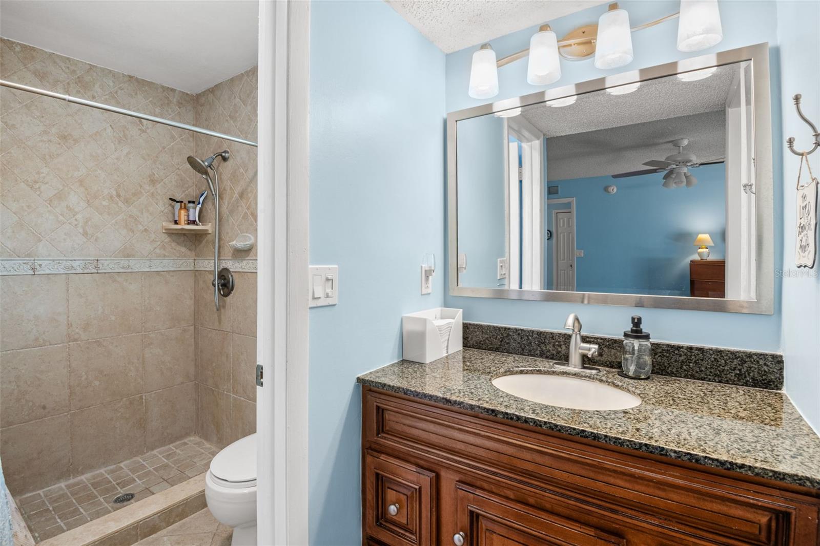 110 MEADOWCROSS DR — photo 23
