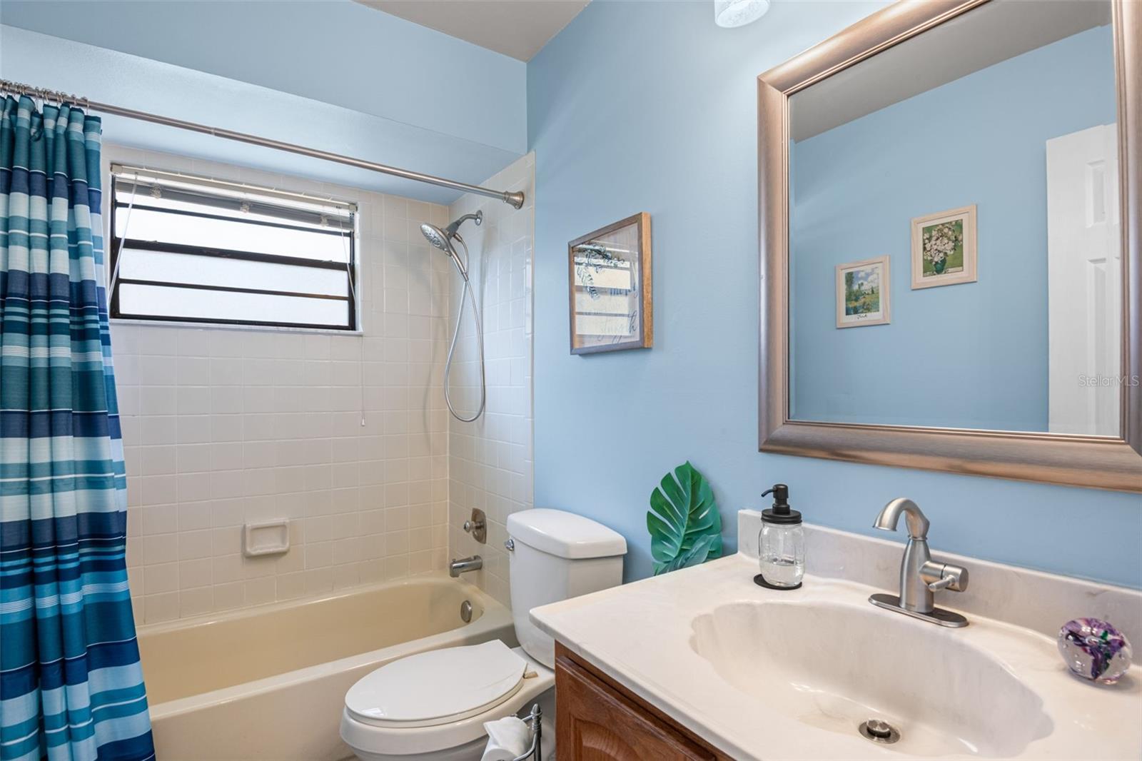 110 MEADOWCROSS DR — photo 25