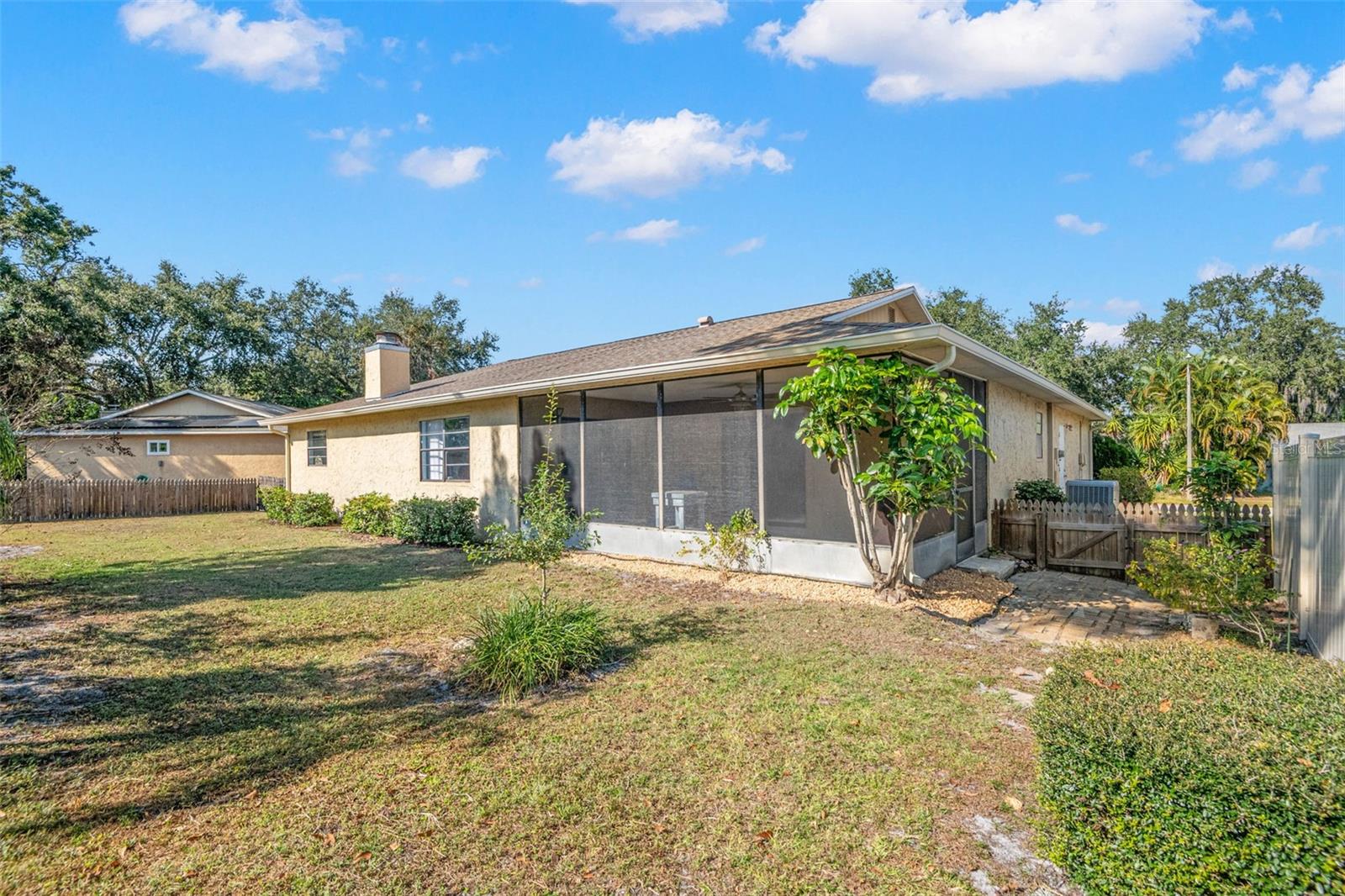 110 MEADOWCROSS DR — photo 30