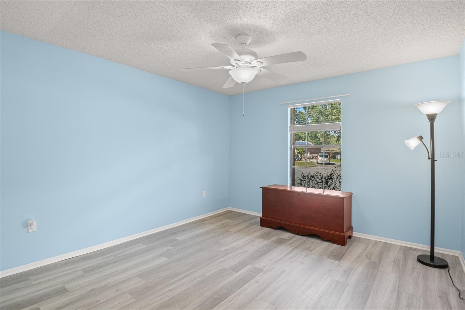 110 MEADOWCROSS DR — photo 24