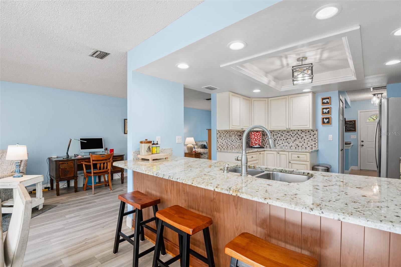 110 MEADOWCROSS DR — photo 10