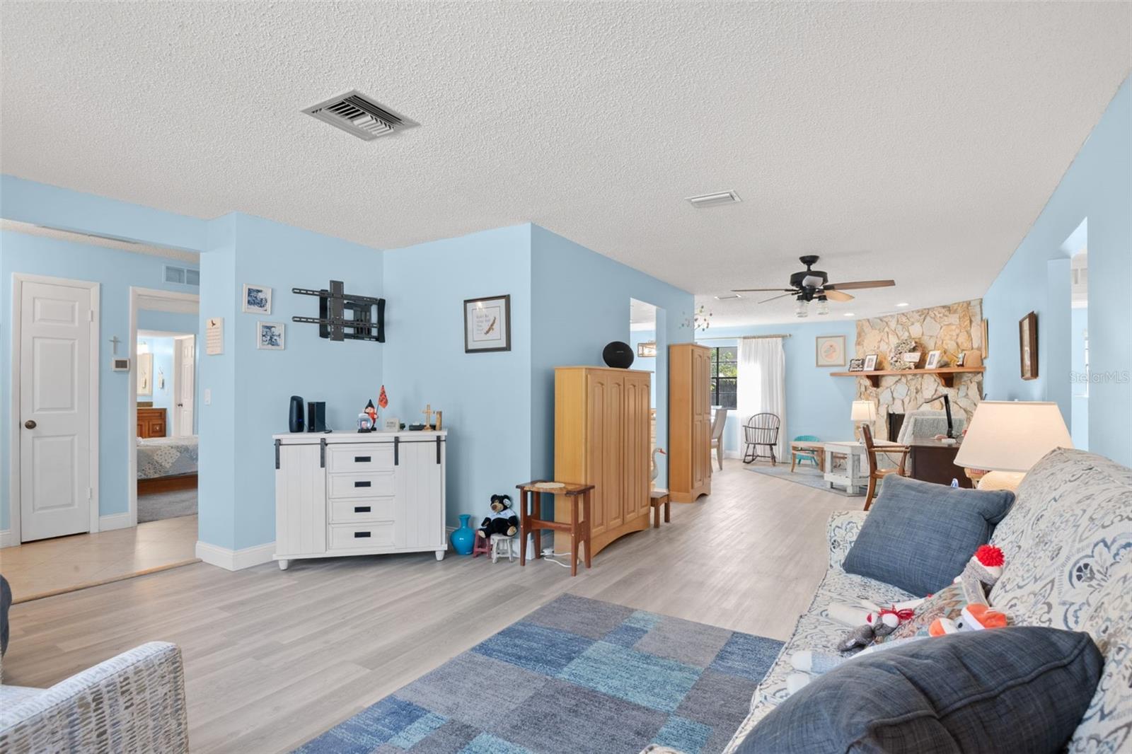 110 MEADOWCROSS DR — photo 18