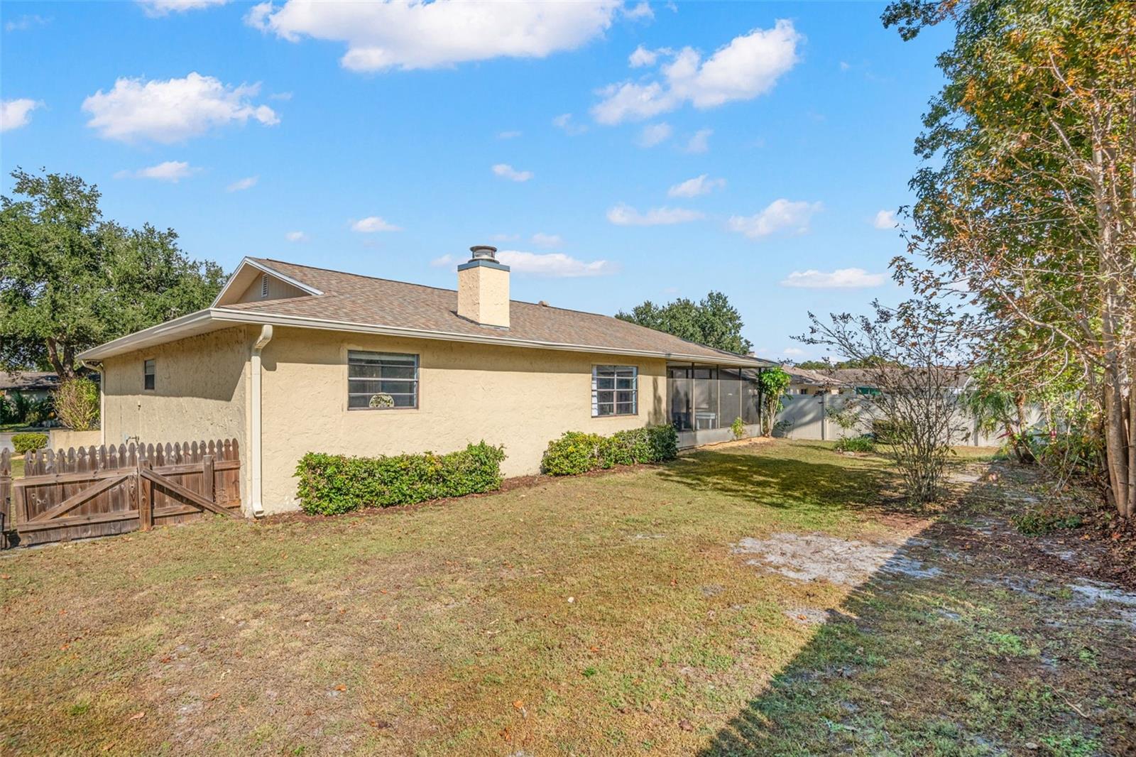 110 MEADOWCROSS DR — photo 29