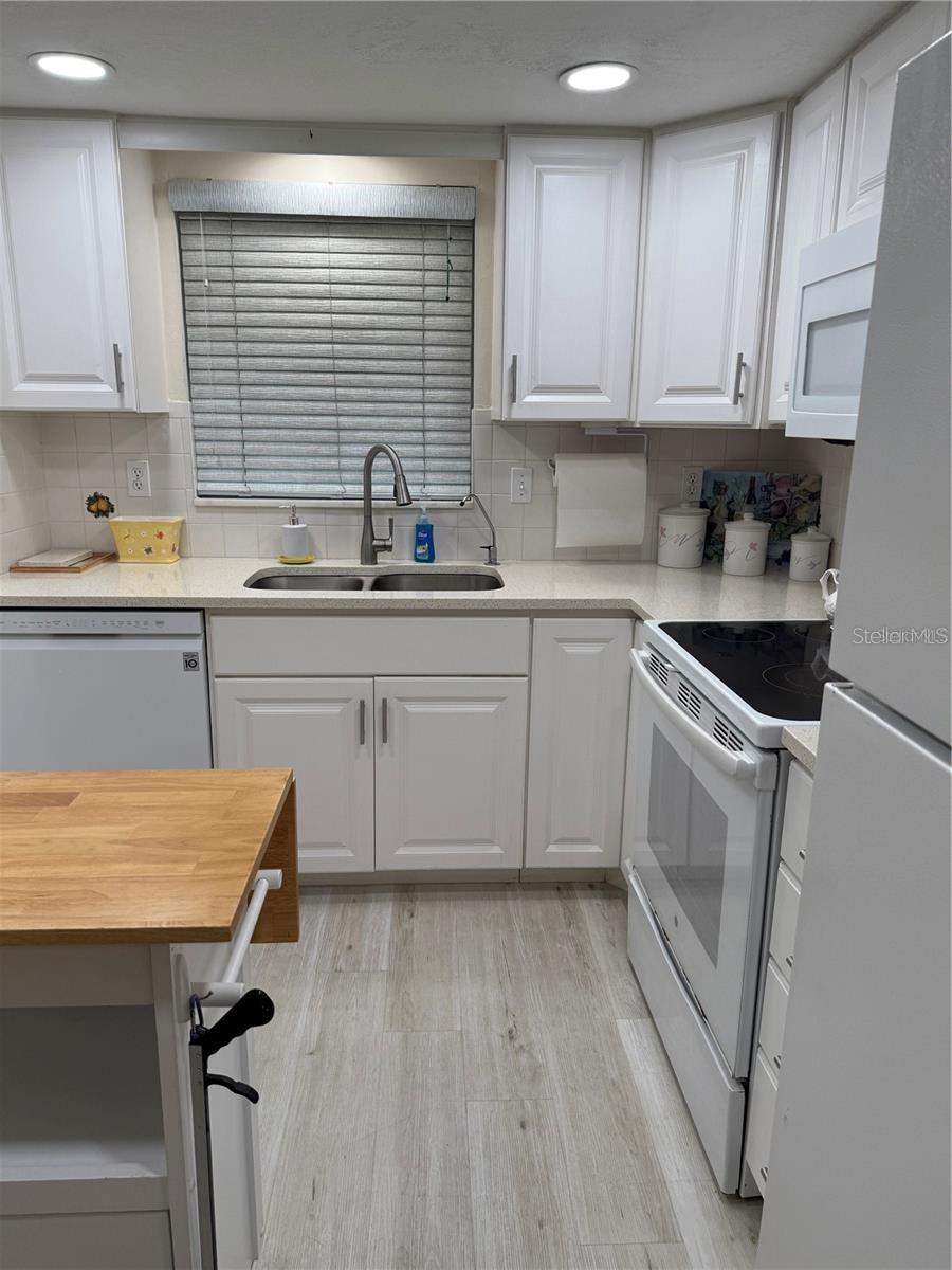 1100 E BAY DR #95 — photo 8