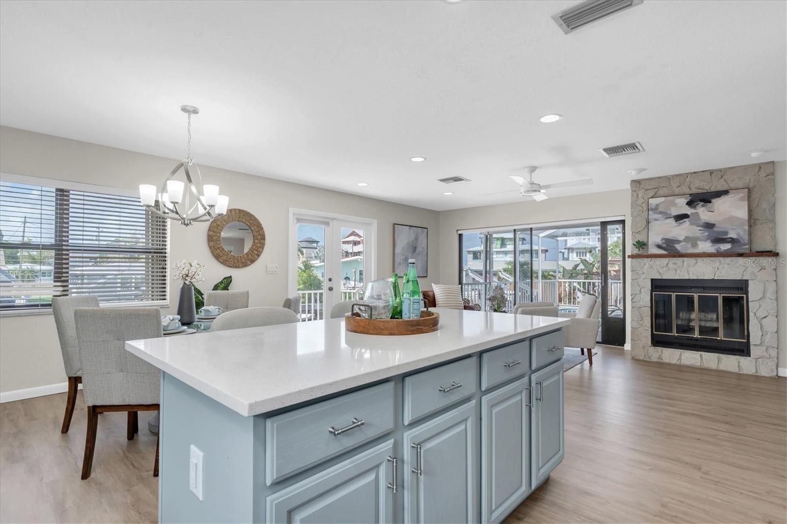 212 WESTWINDS DR — photo 17