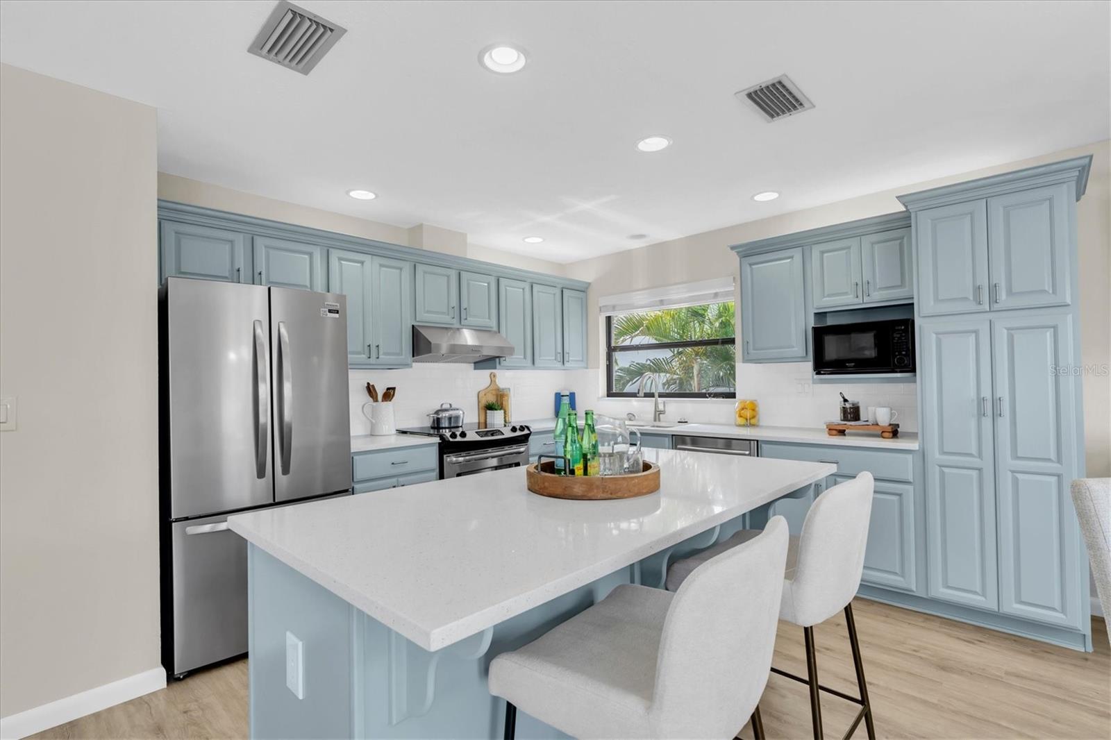 212 WESTWINDS DR — photo 14
