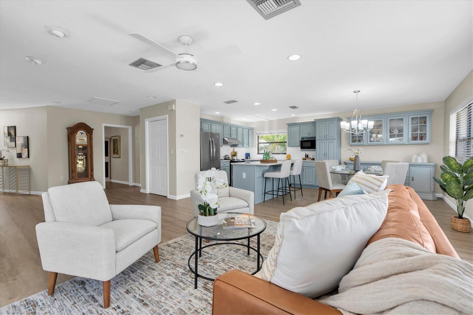 212 WESTWINDS DR — photo 11