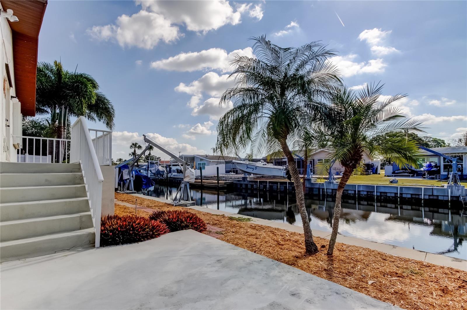 212 WESTWINDS DR — photo 32
