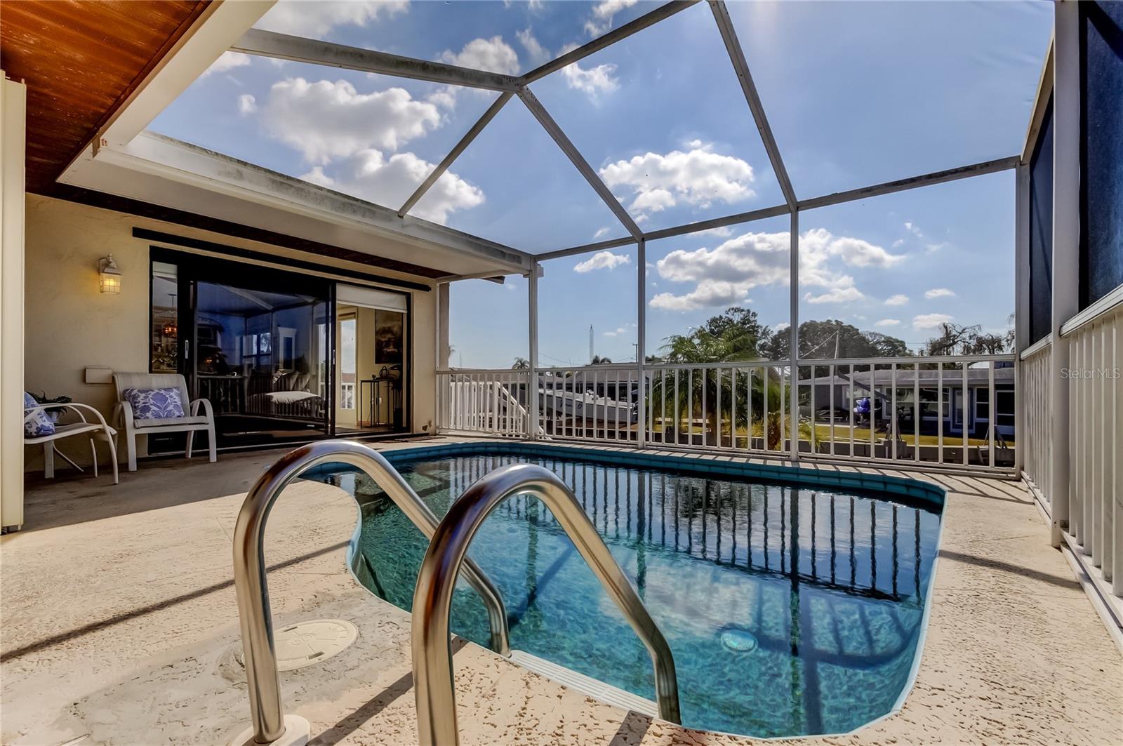 212 WESTWINDS DR — photo 3