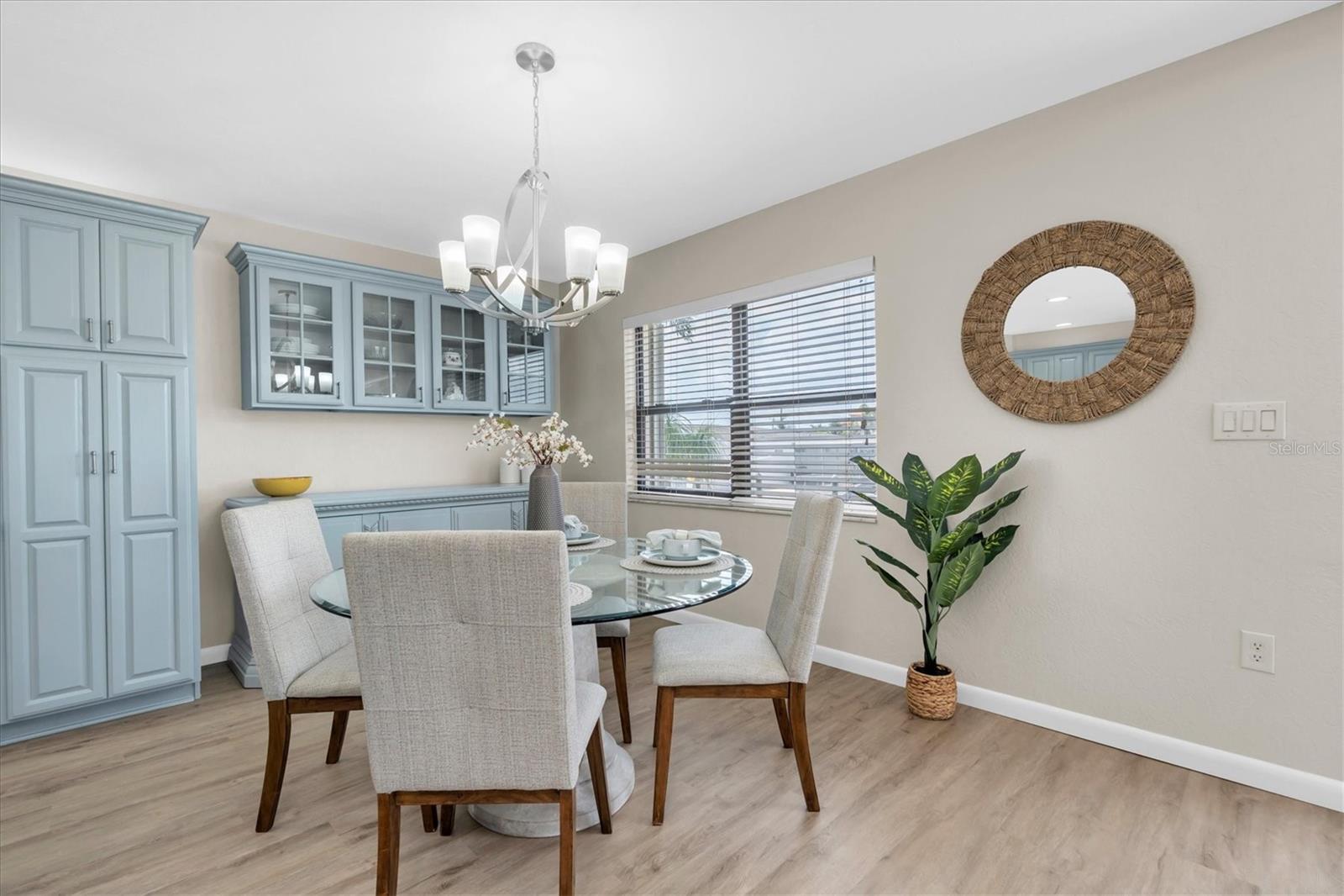 212 WESTWINDS DR — photo 12