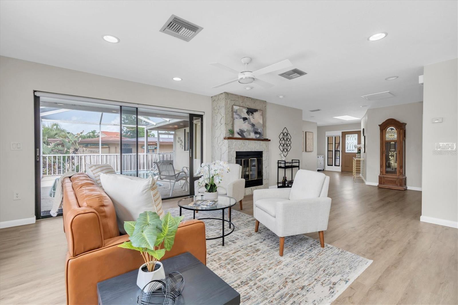 212 WESTWINDS DR — photo 10