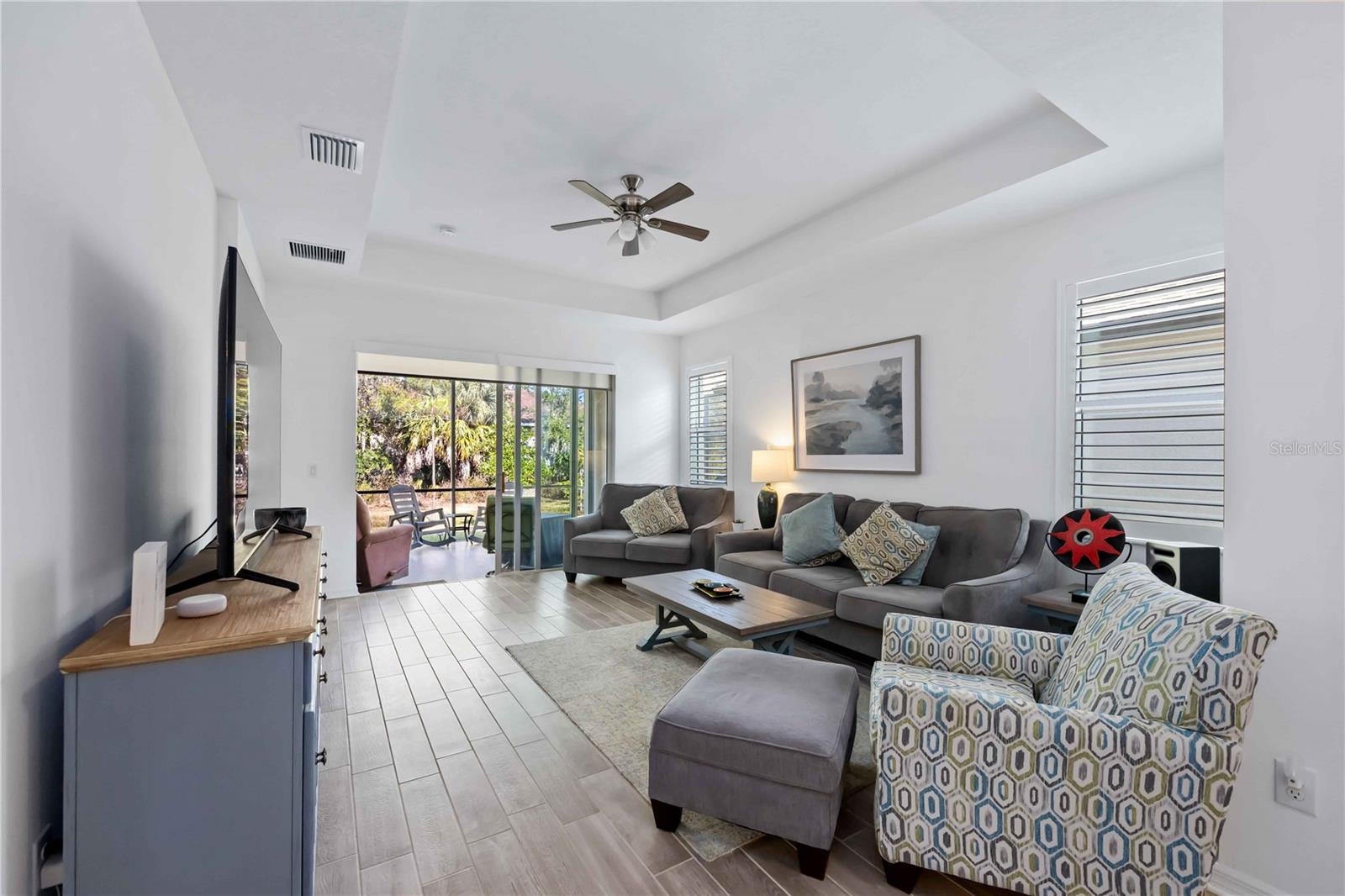 6081 AMBERLY DR — photo 7