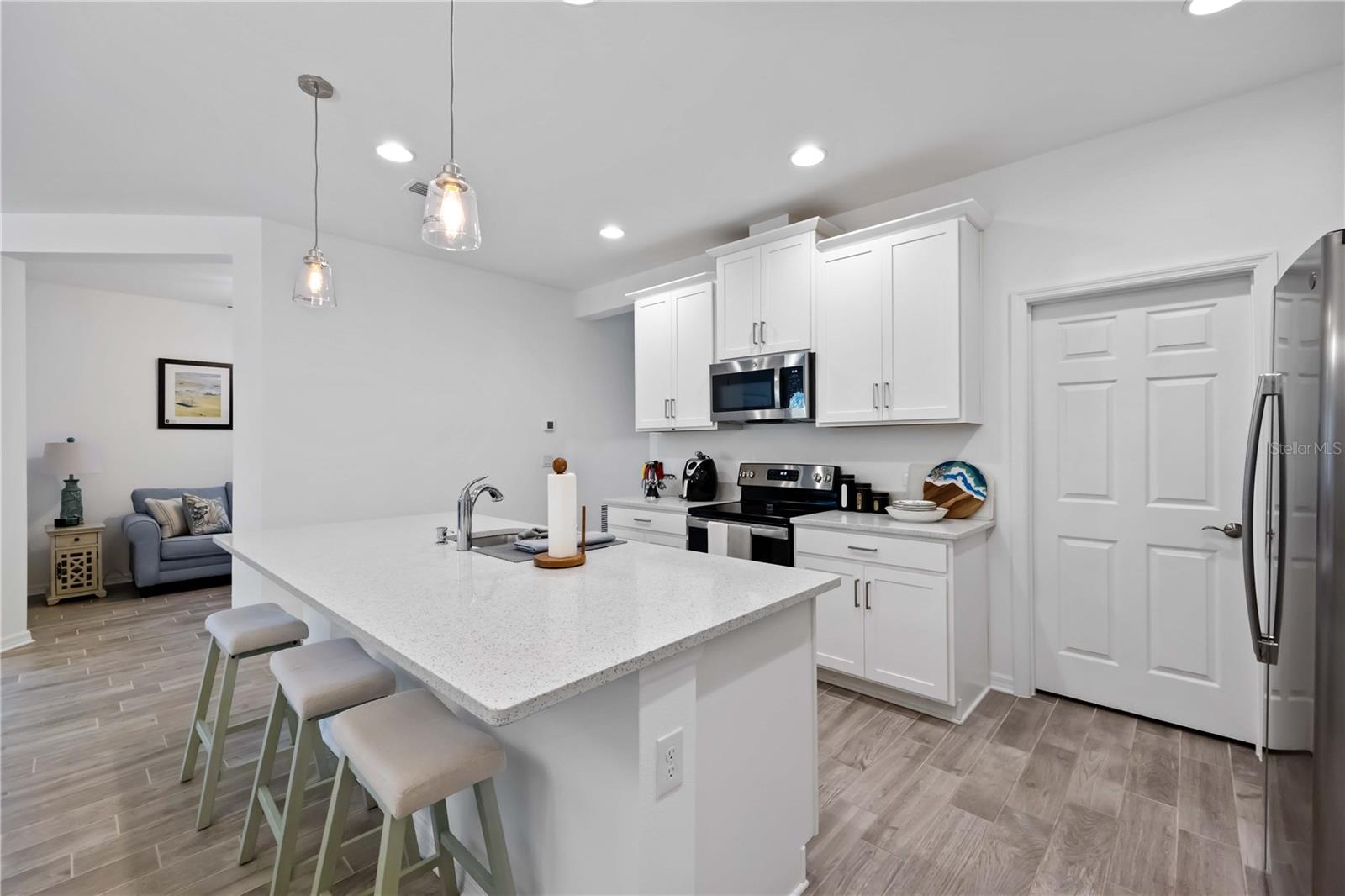 6081 AMBERLY DR — photo 6