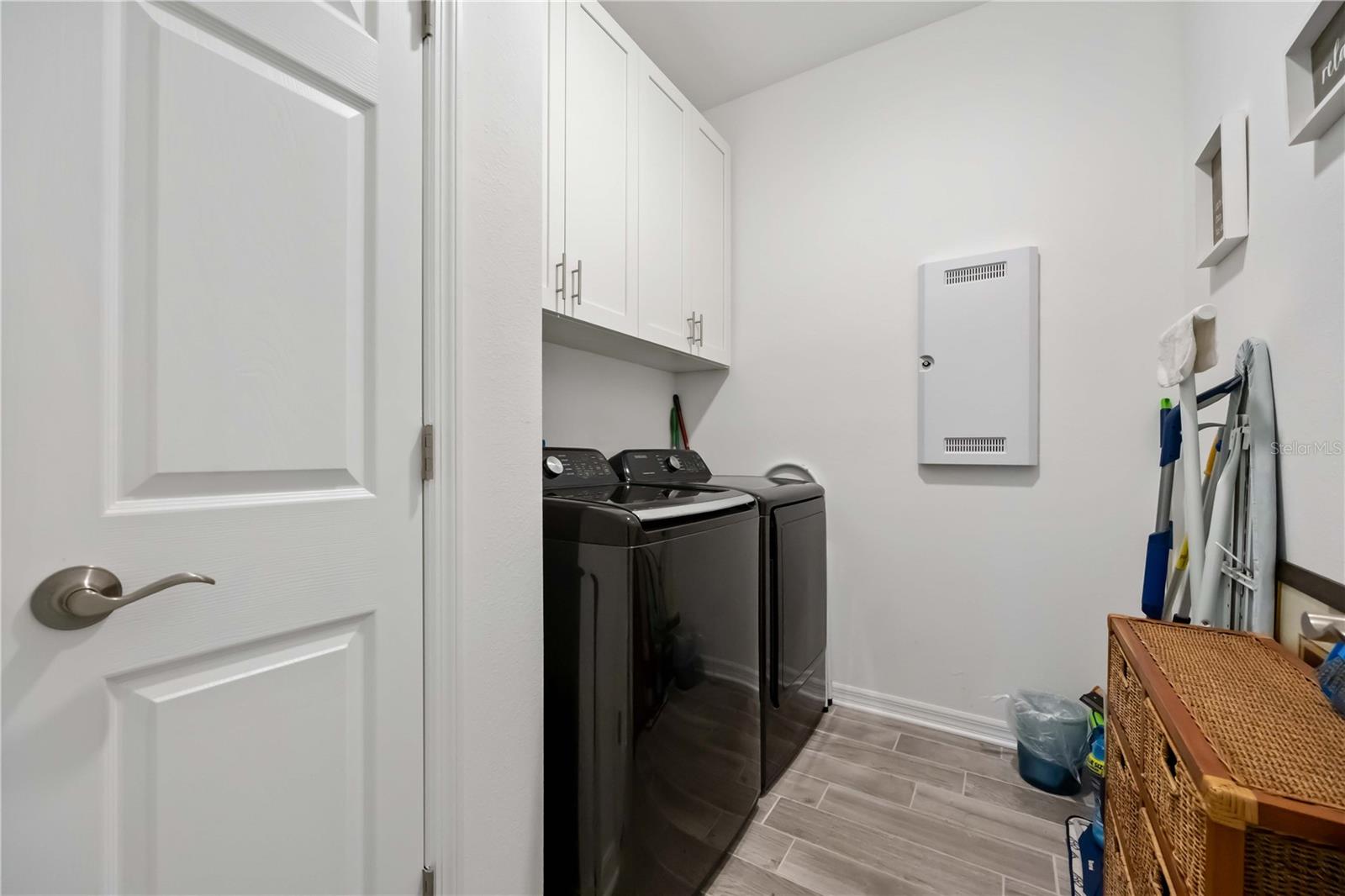 6081 AMBERLY DR — photo 18