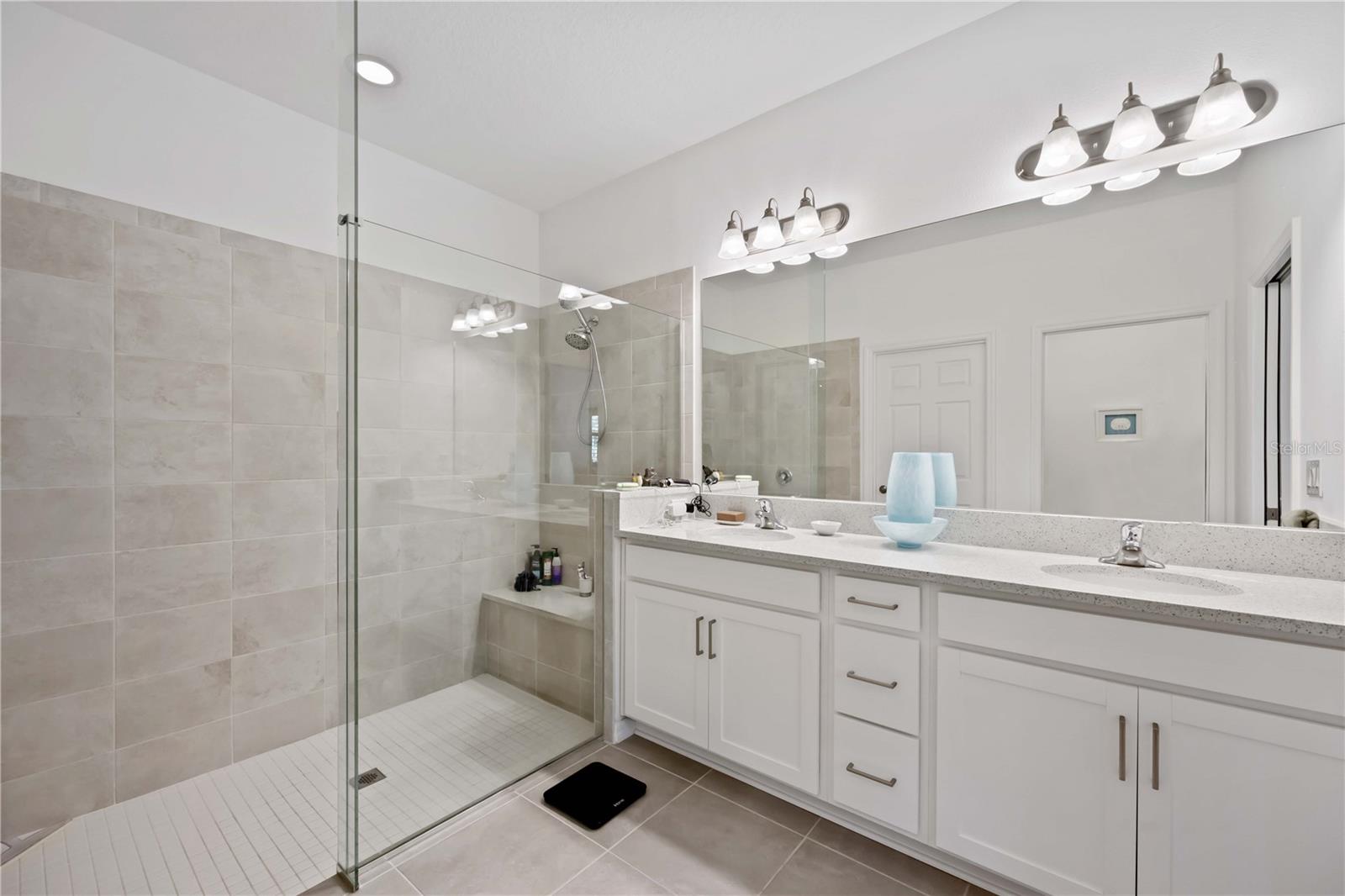 6081 AMBERLY DR — photo 15