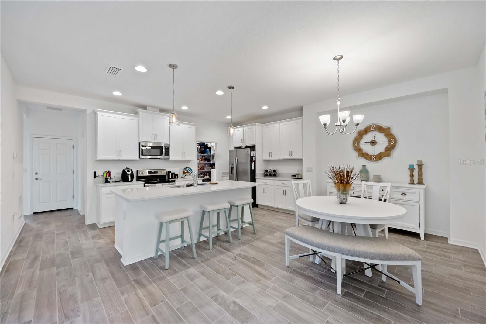 6081 AMBERLY DR — photo 5