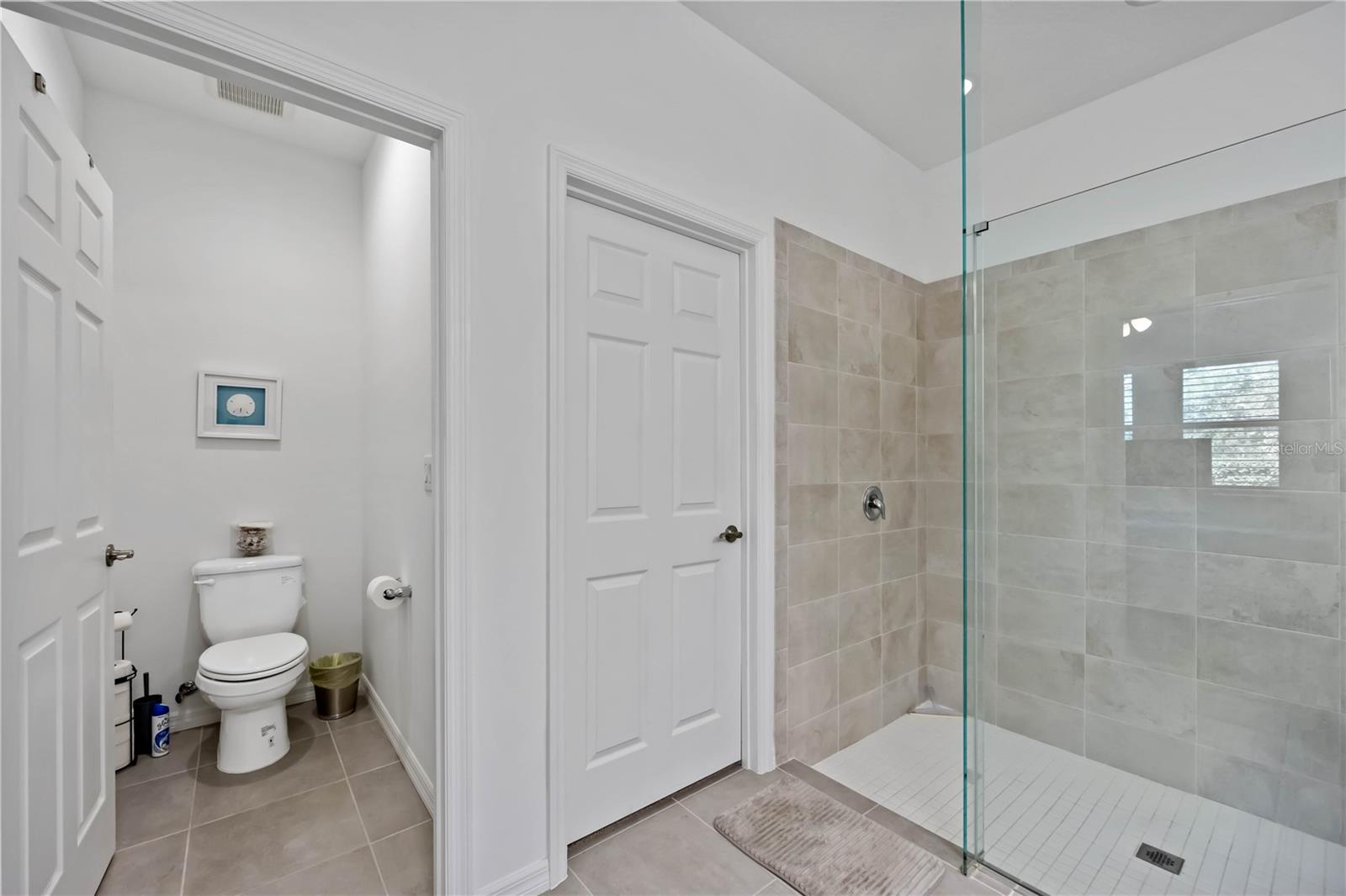6081 AMBERLY DR — photo 16