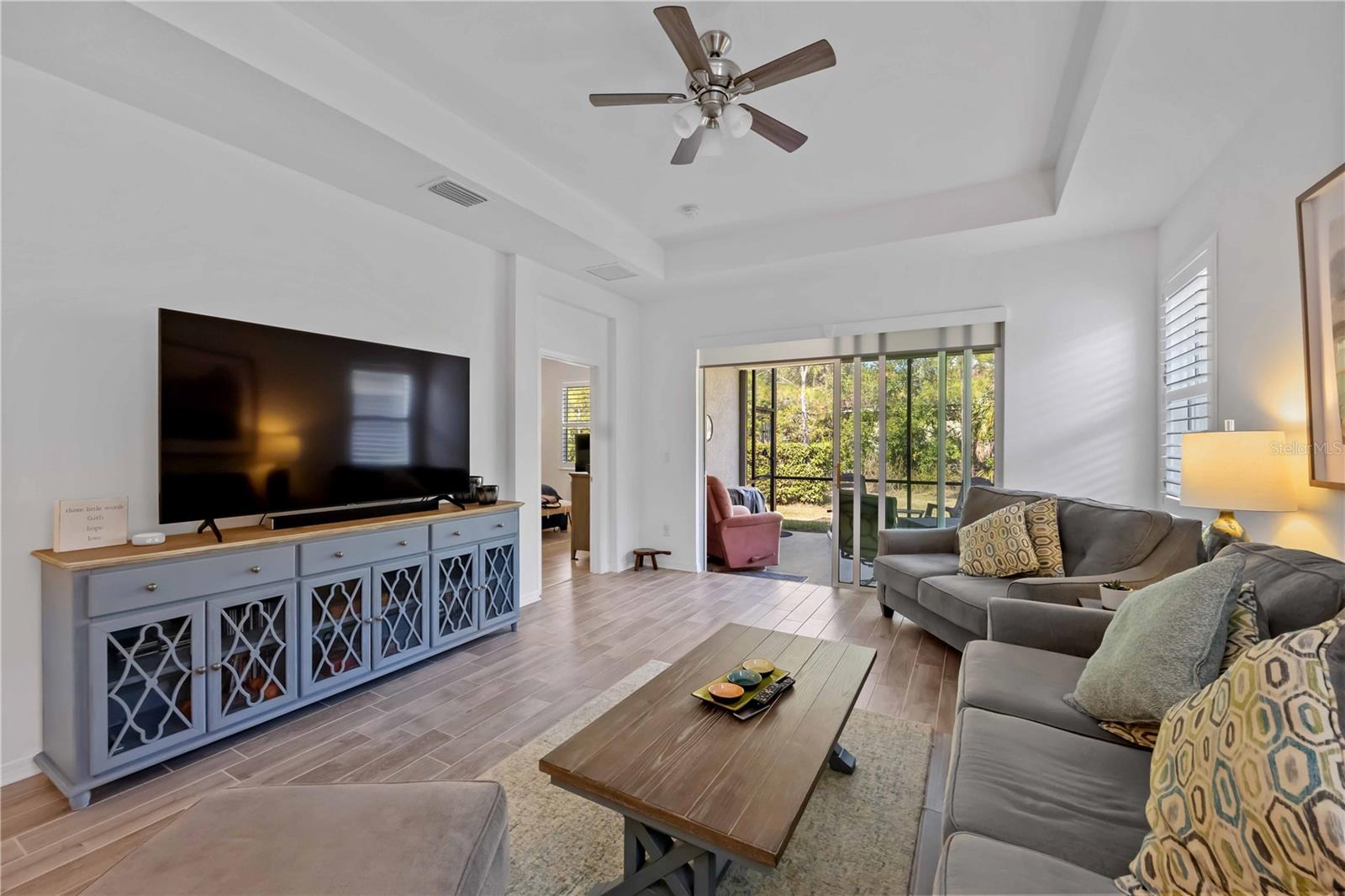 6081 AMBERLY DR — photo 9