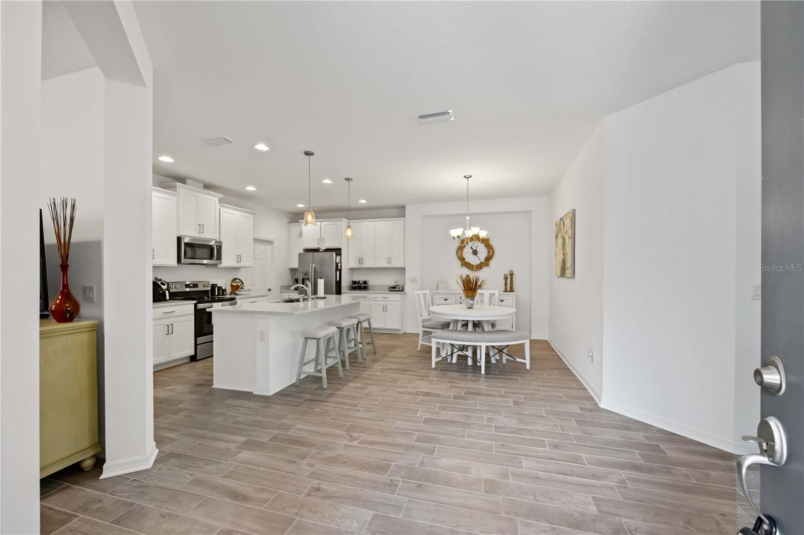 6081 AMBERLY DR — photo 17