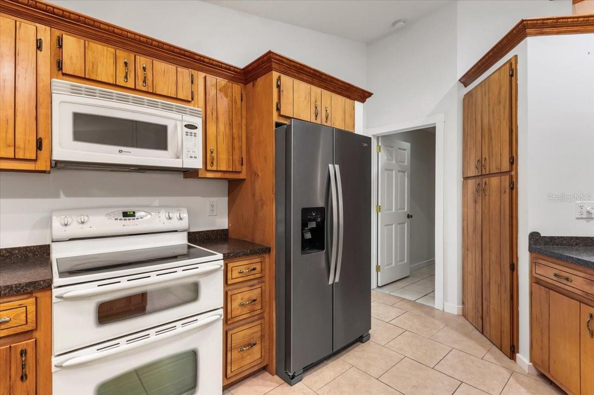 1560 INGRAM AVE — photo 13