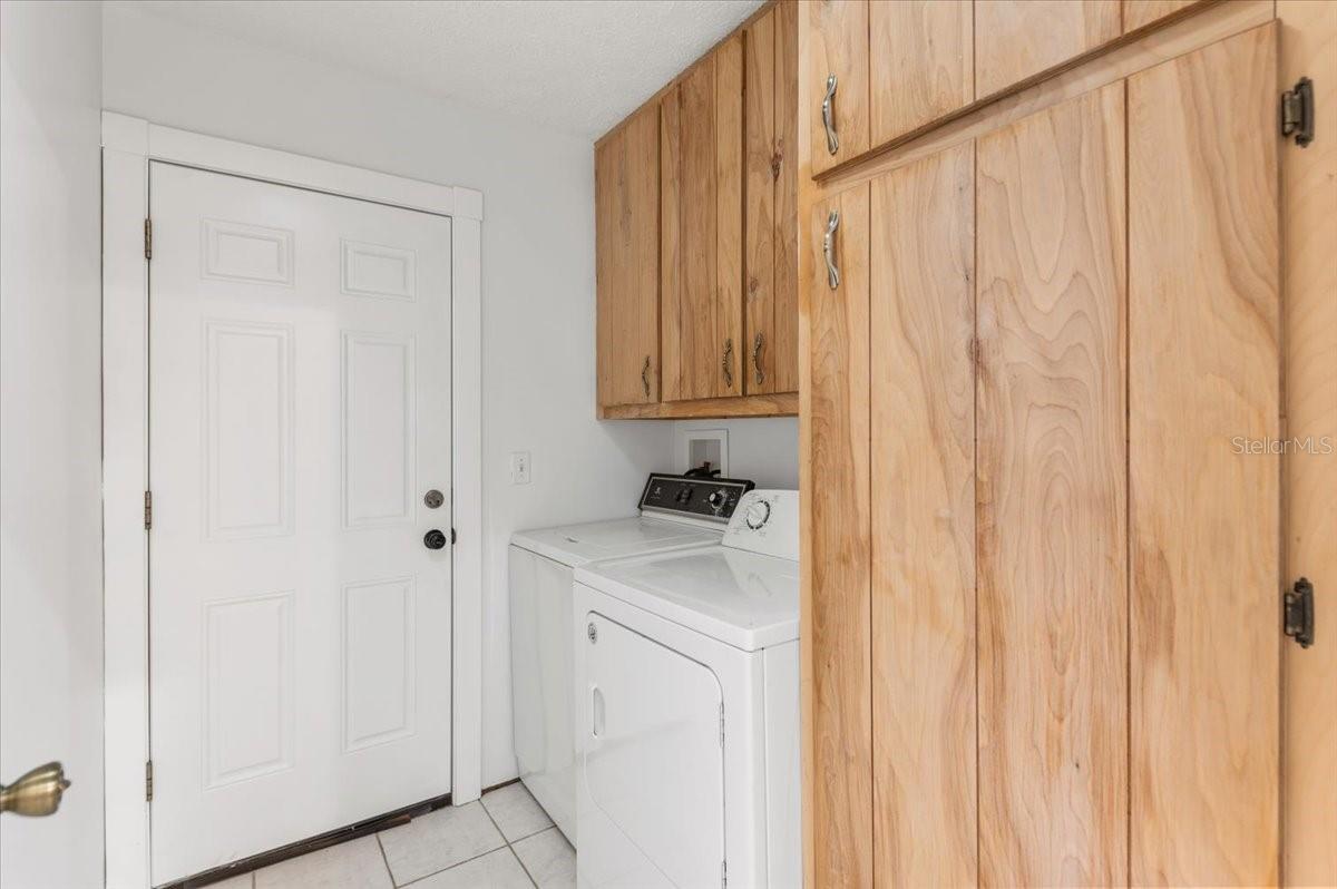 1560 INGRAM AVE — photo 17