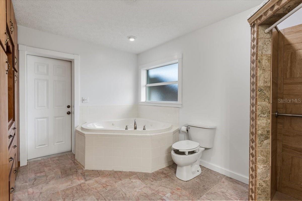 1560 INGRAM AVE — photo 24