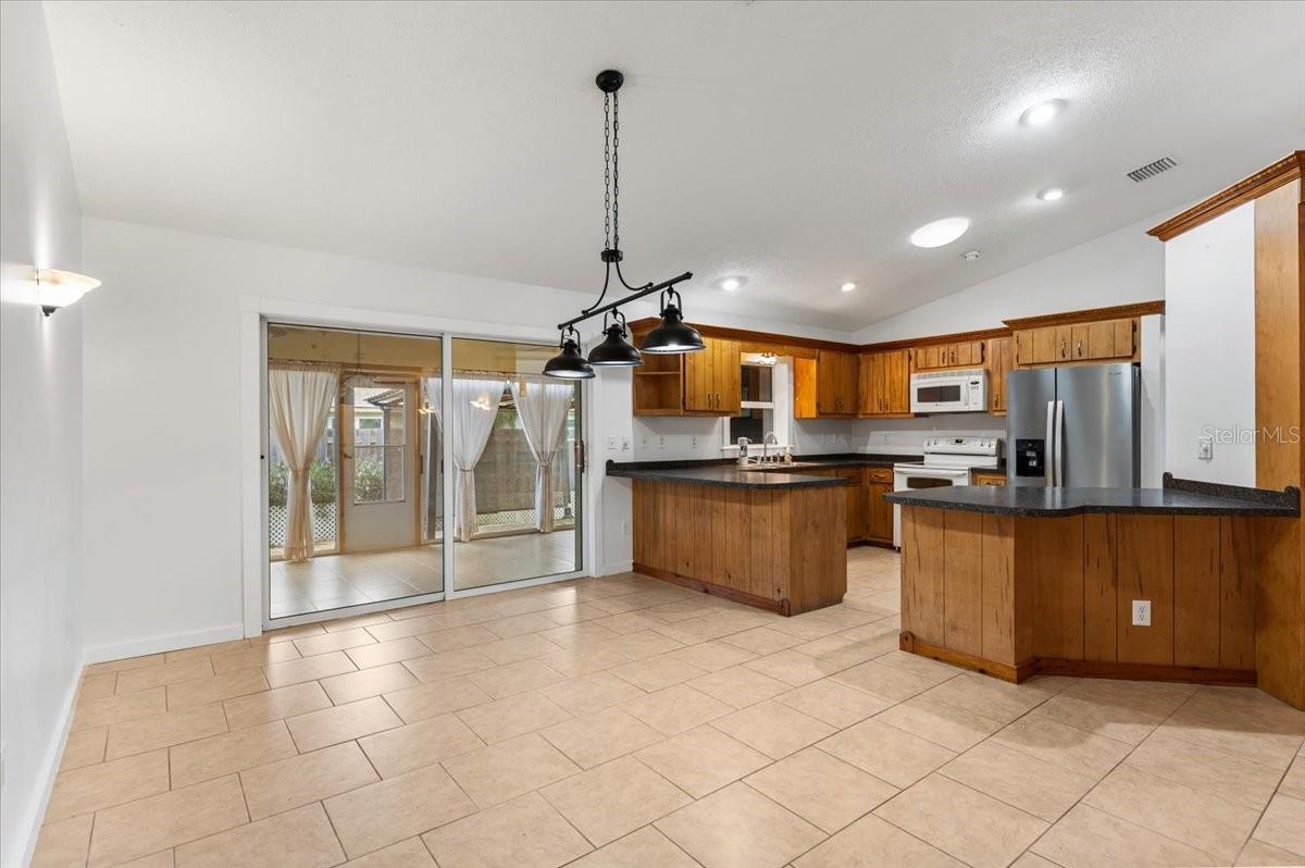 1560 INGRAM AVE — photo 10