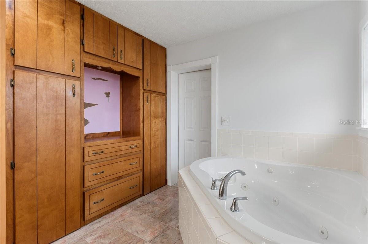 1560 INGRAM AVE — photo 25