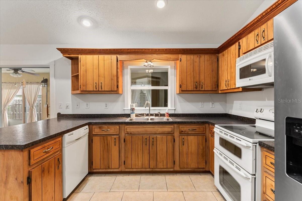 1560 INGRAM AVE — photo 16
