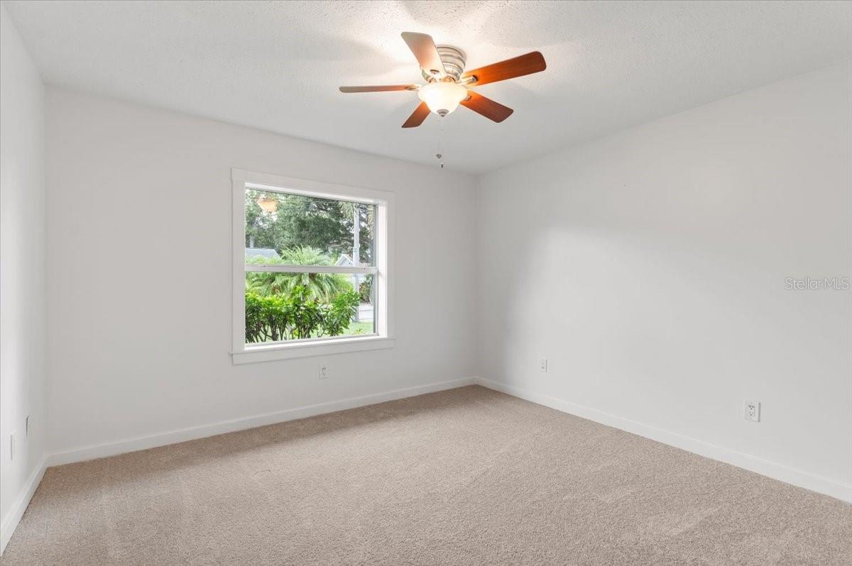 1560 INGRAM AVE — photo 30