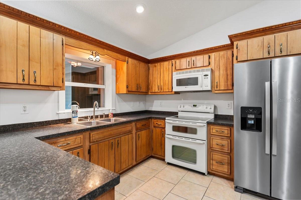 1560 INGRAM AVE — photo 12
