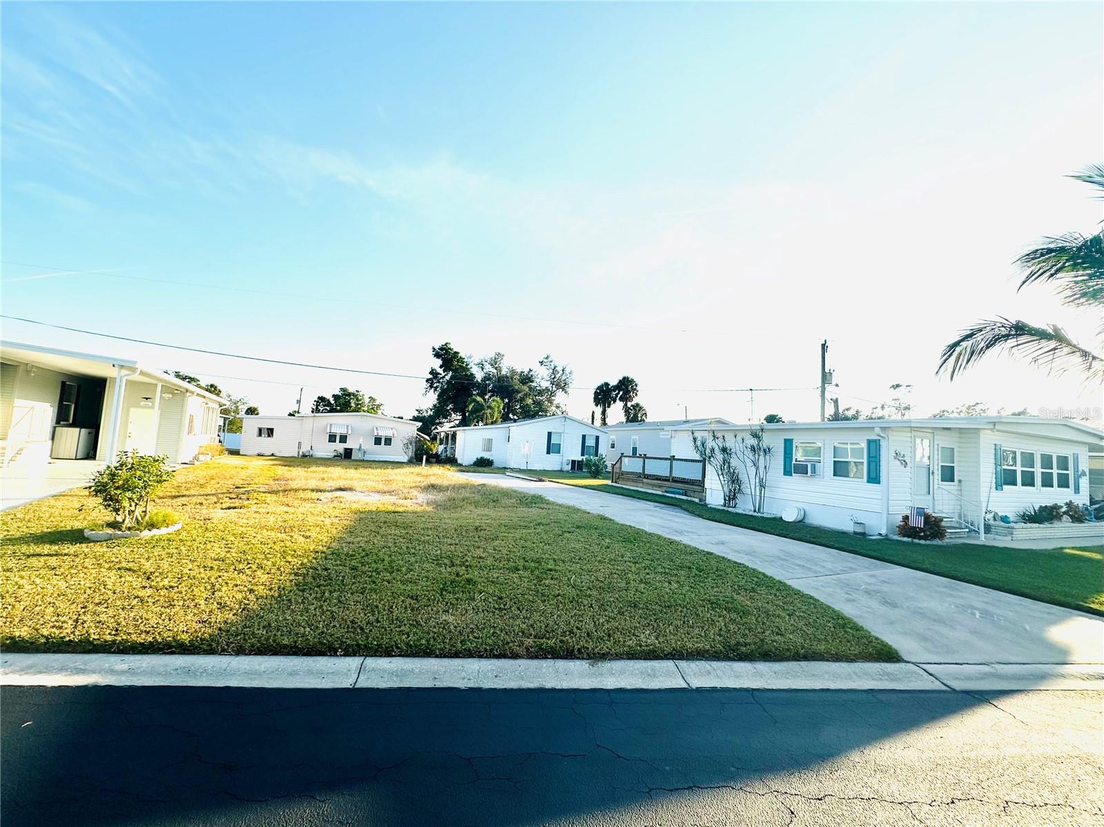 522 CENTRE ST — photo 2