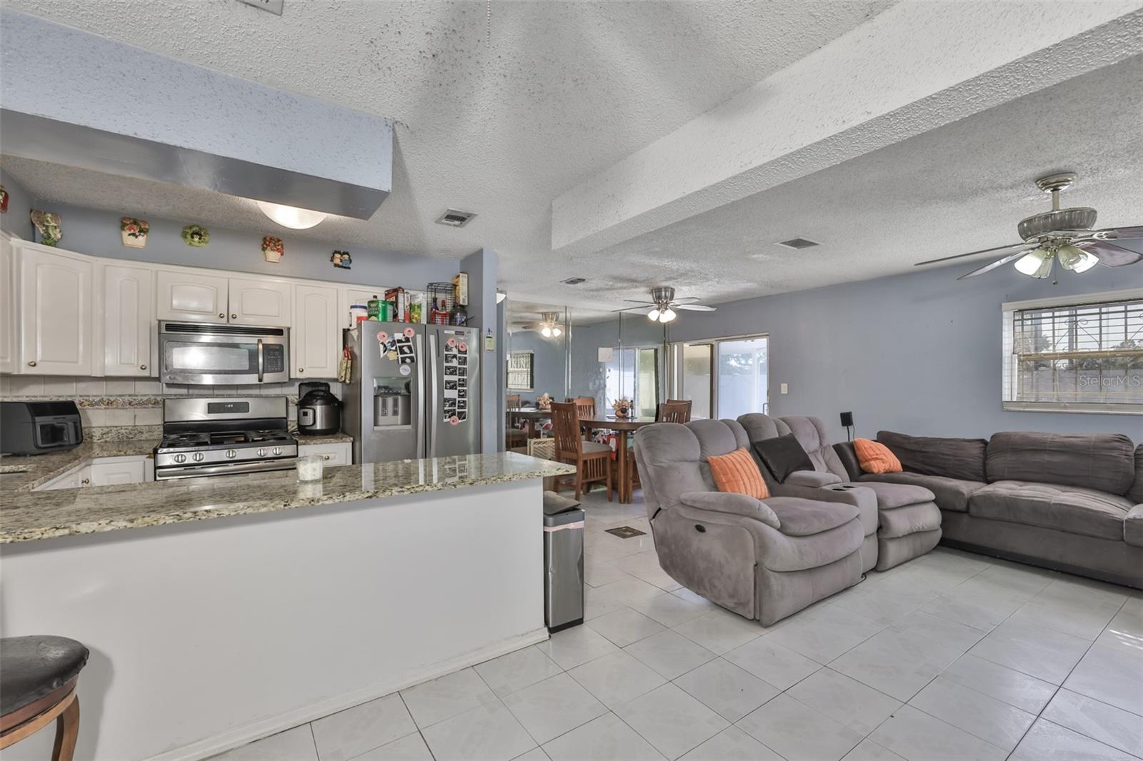3901 N CLEARFIELD AVE — photo 9