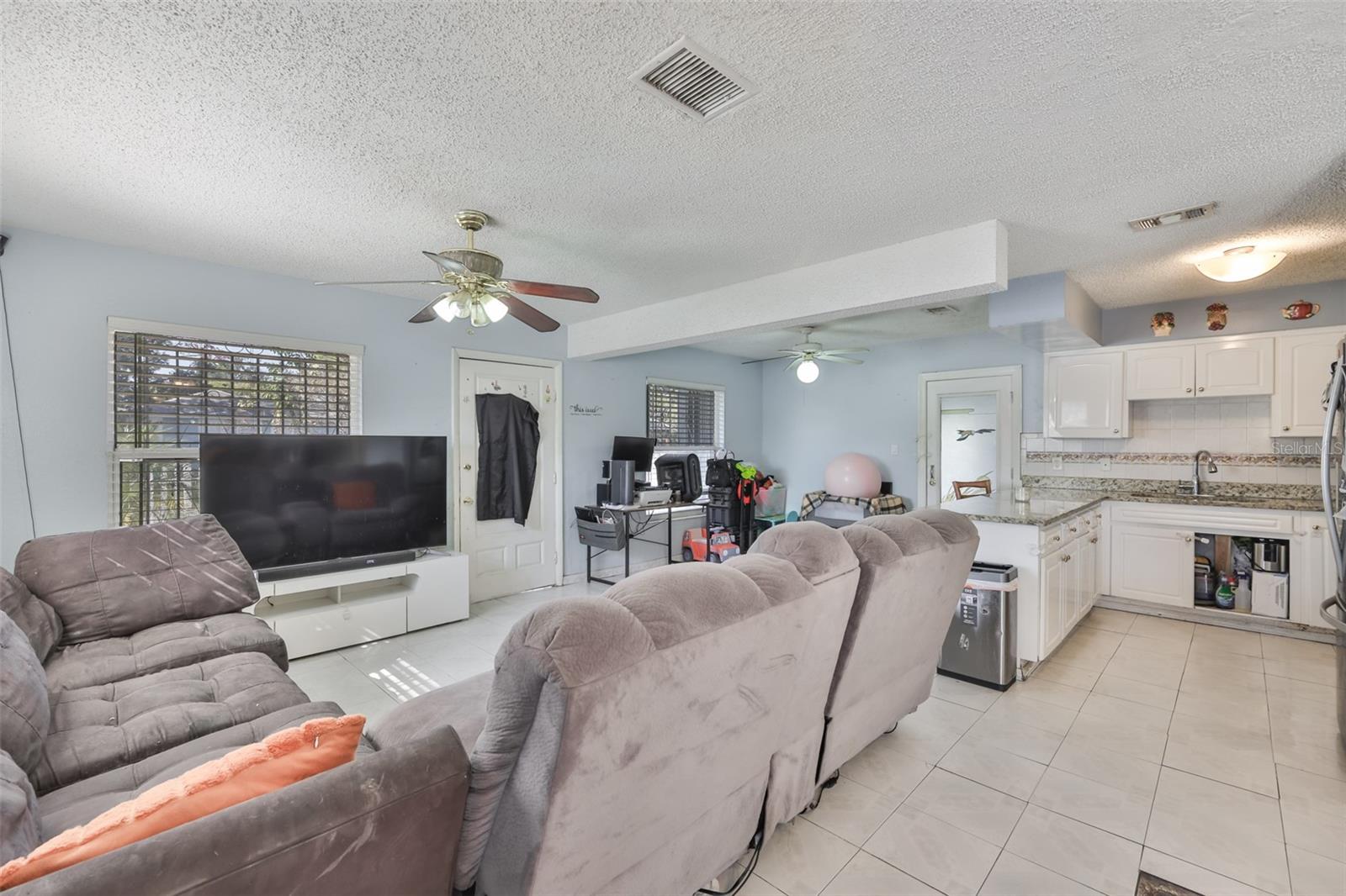 3901 N CLEARFIELD AVE — photo 11