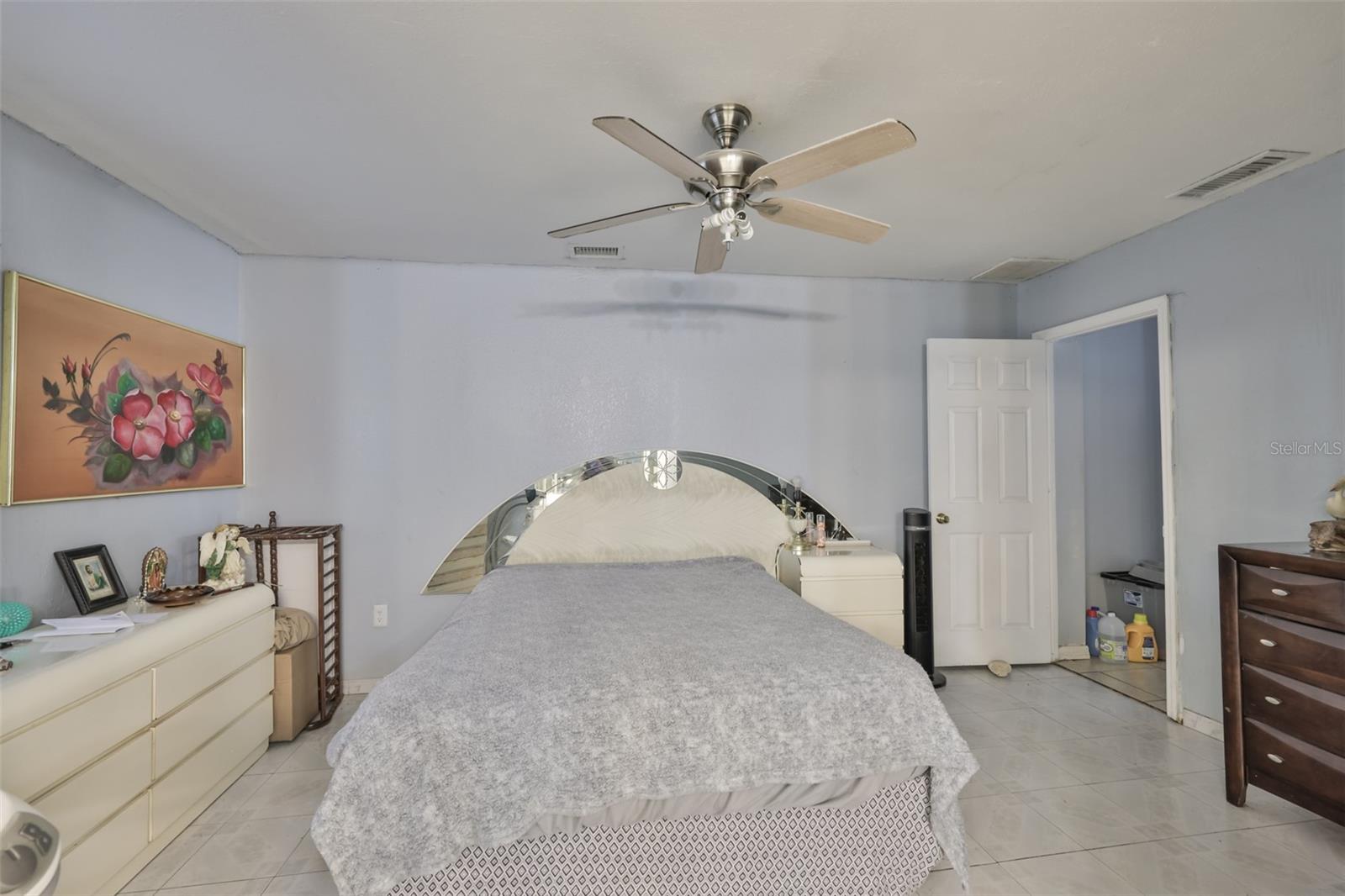 3901 N CLEARFIELD AVE — photo 24
