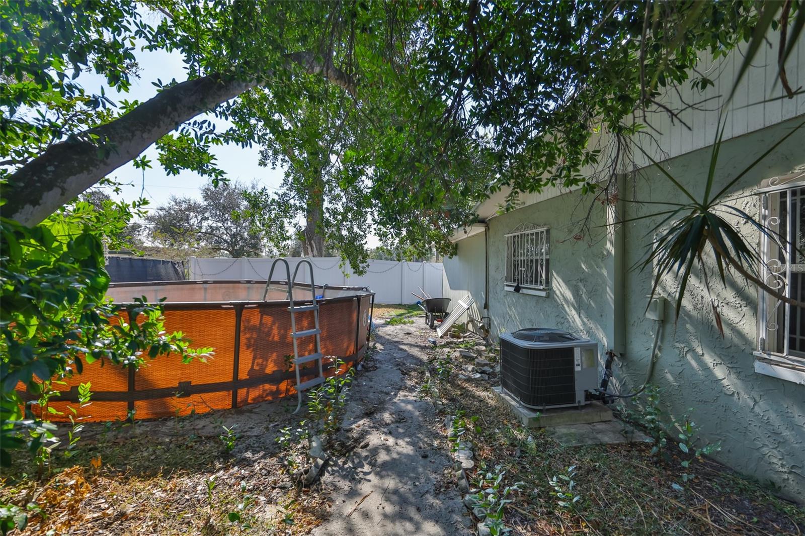 3901 N CLEARFIELD AVE — photo 29